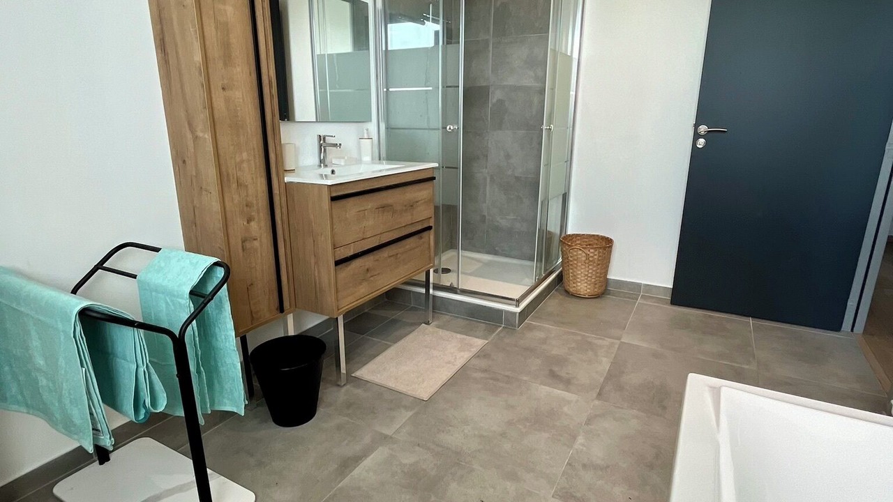 Photo of Bathroom in Avelin