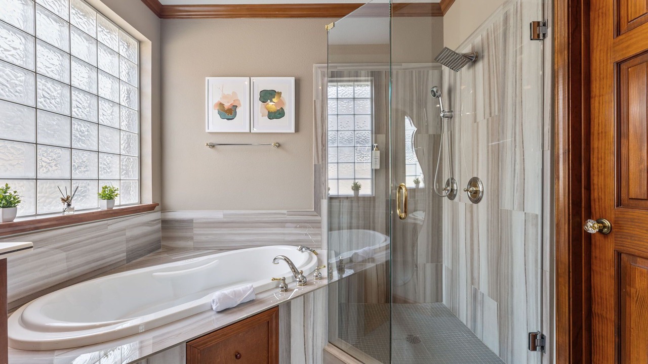 Photo of Bathroom in Lakeview  Jefferson County