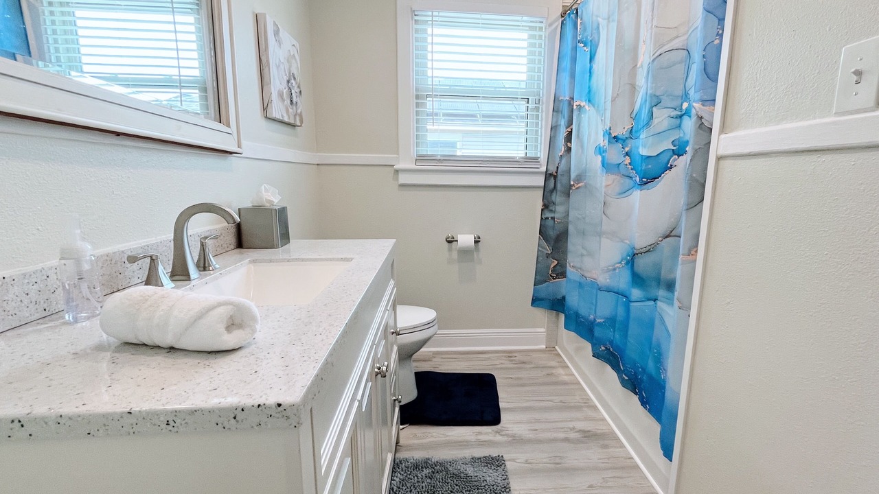 Photo of Bathroom in Kenner - Louis Armstrong International Airport