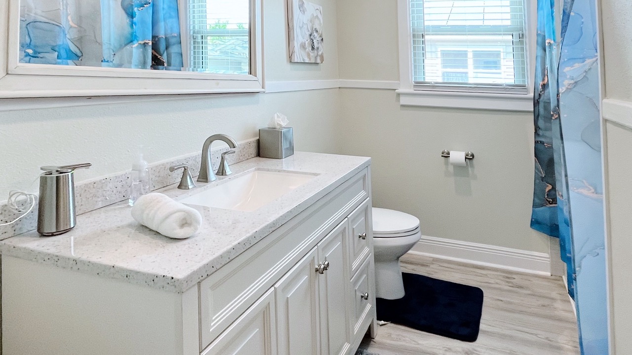 Photo of Bathroom in Kenner - Louis Armstrong International Airport