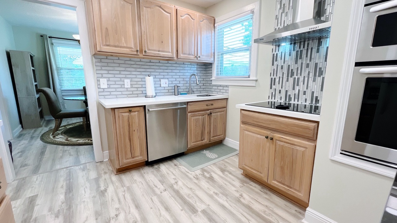 Photo of Kitchen in Kenner - Louis Armstrong International Airport