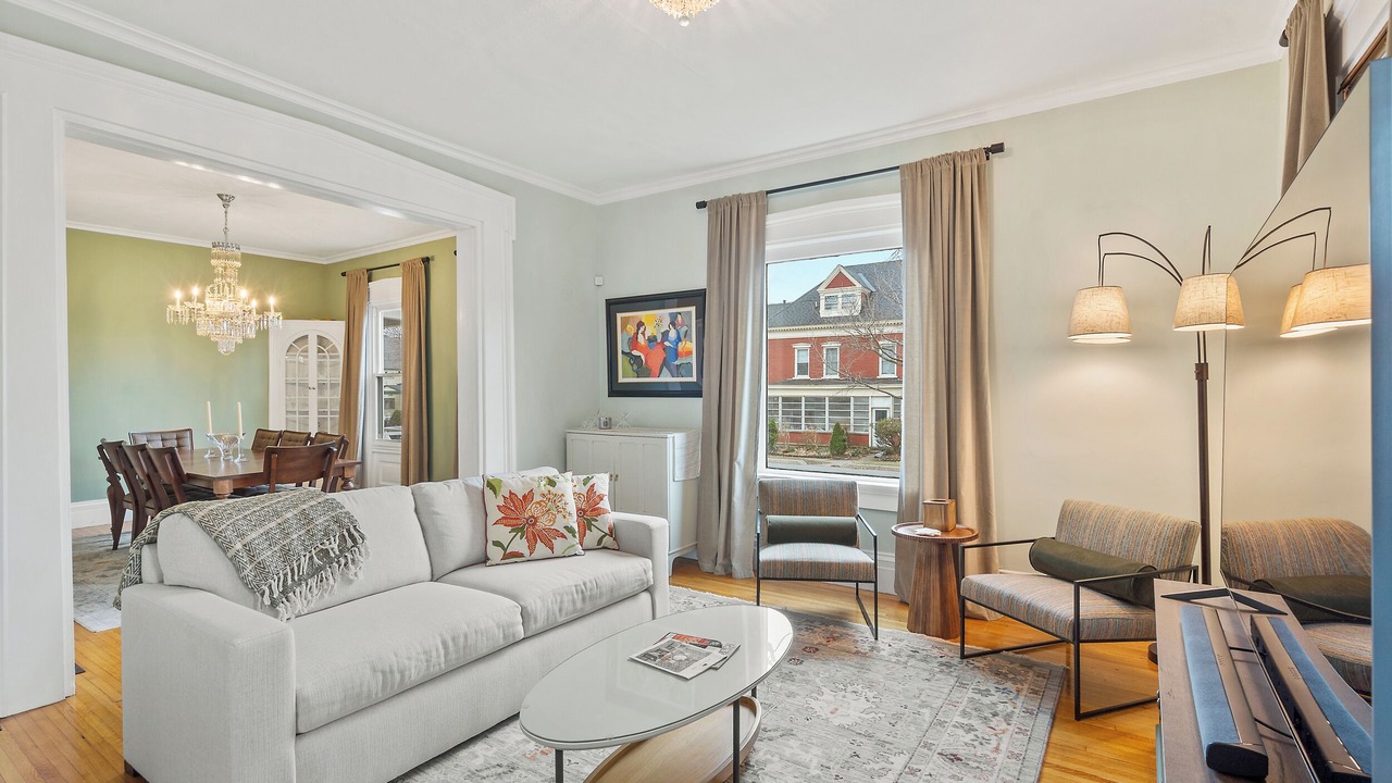 Photo of Livingroom in Oswego