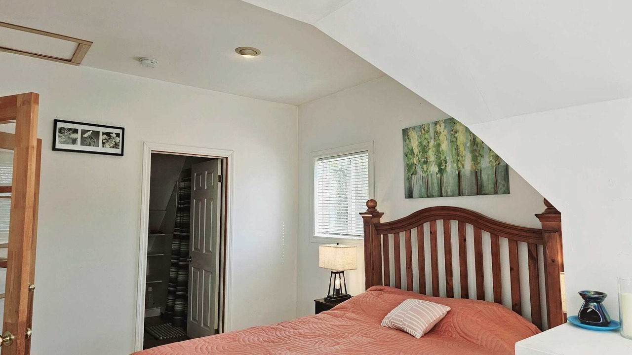 Photo of Bedroom in Amherstburg
