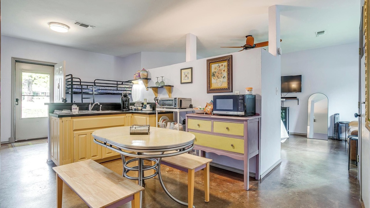 Photo of Bedroom in Glen Rose