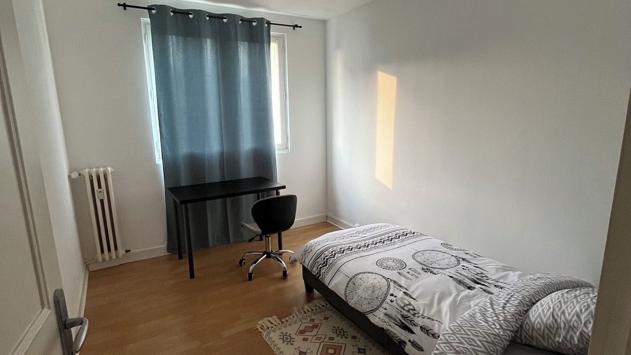 Photo of Bedroom in Alencon