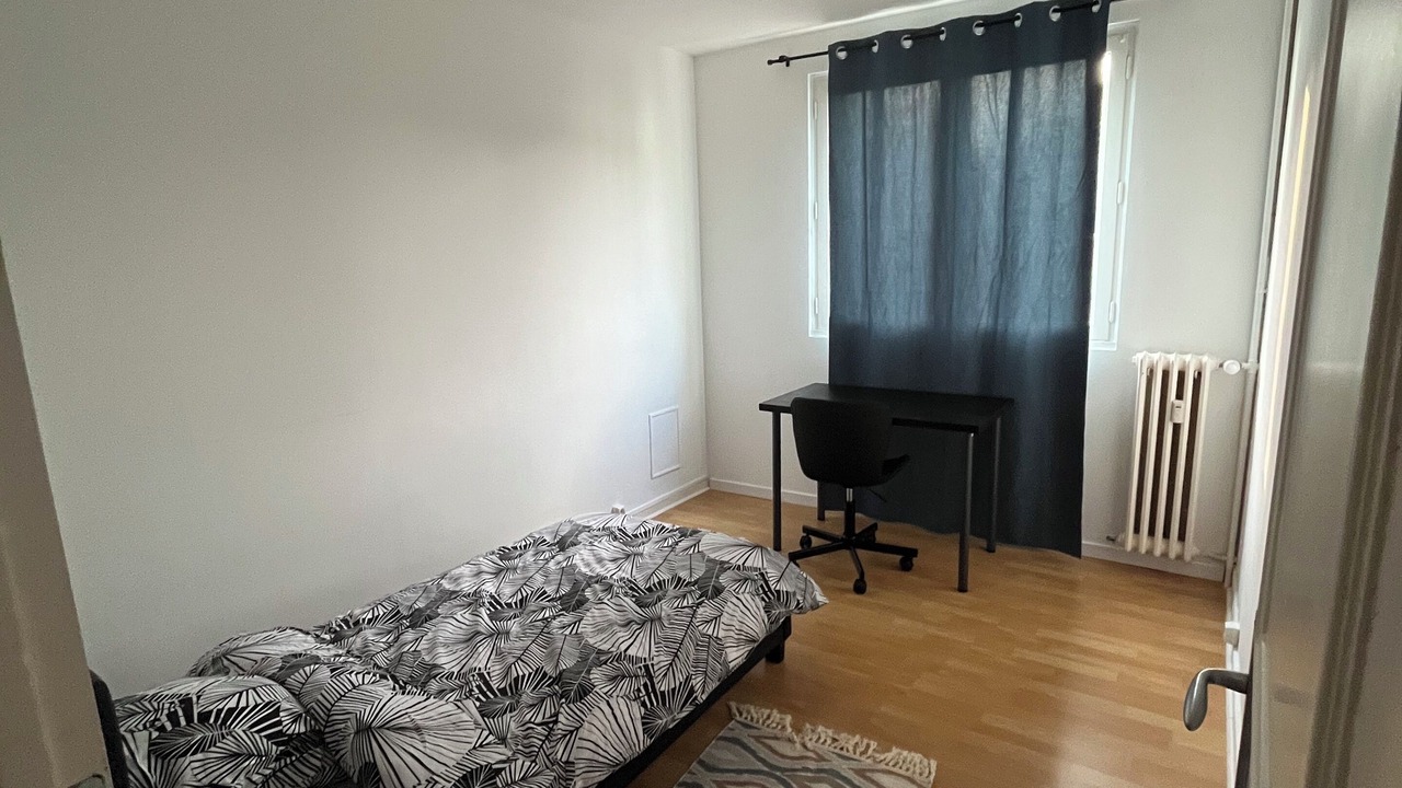 Photo of Bedroom in Alencon