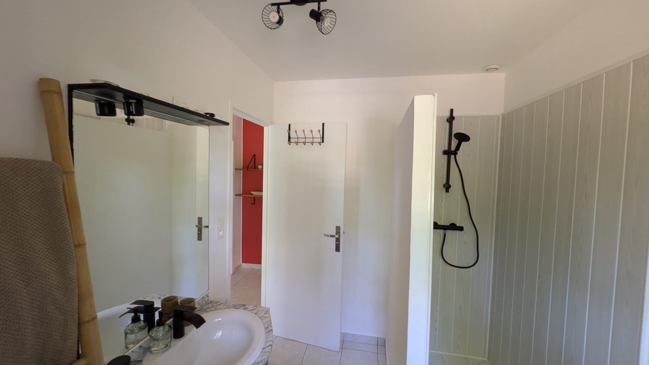 Photo of Bathroom in Echourgnac