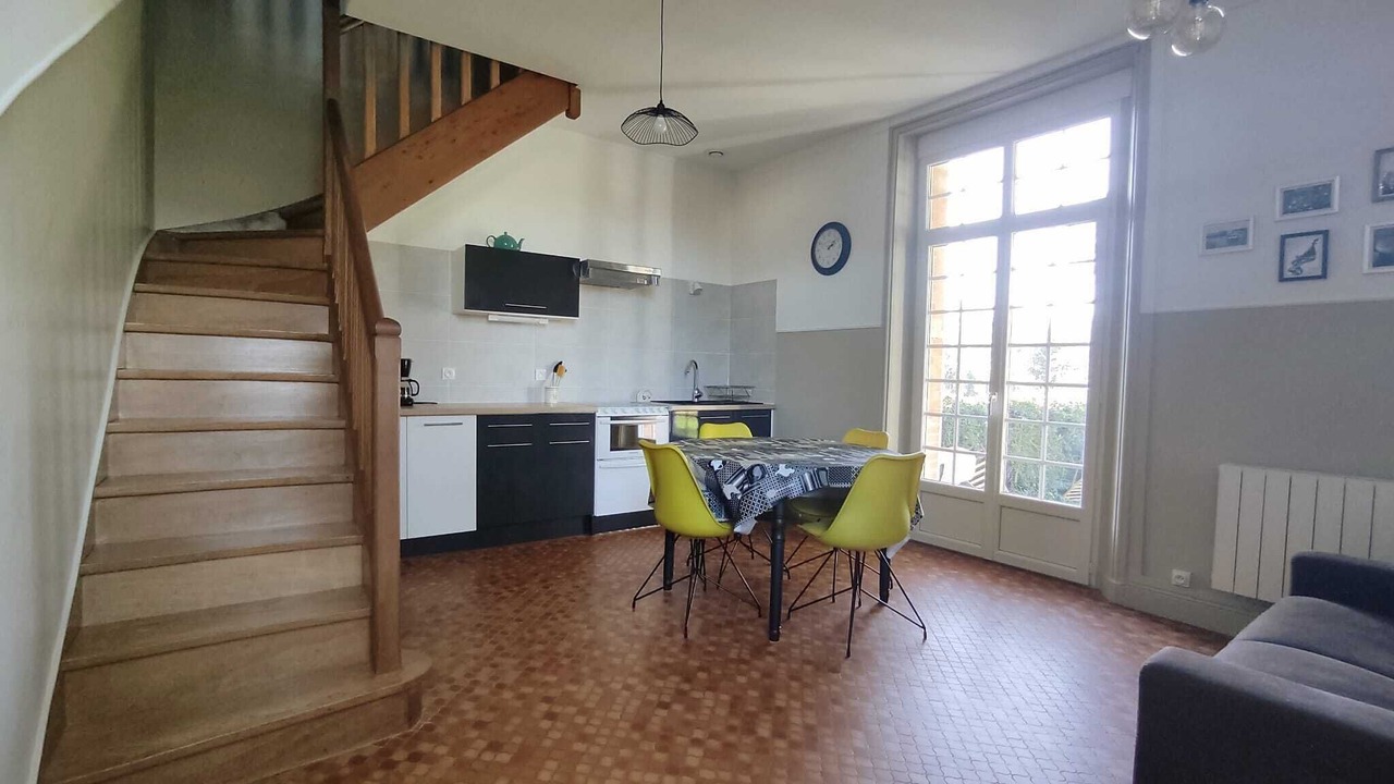 Photo of Others in Lison