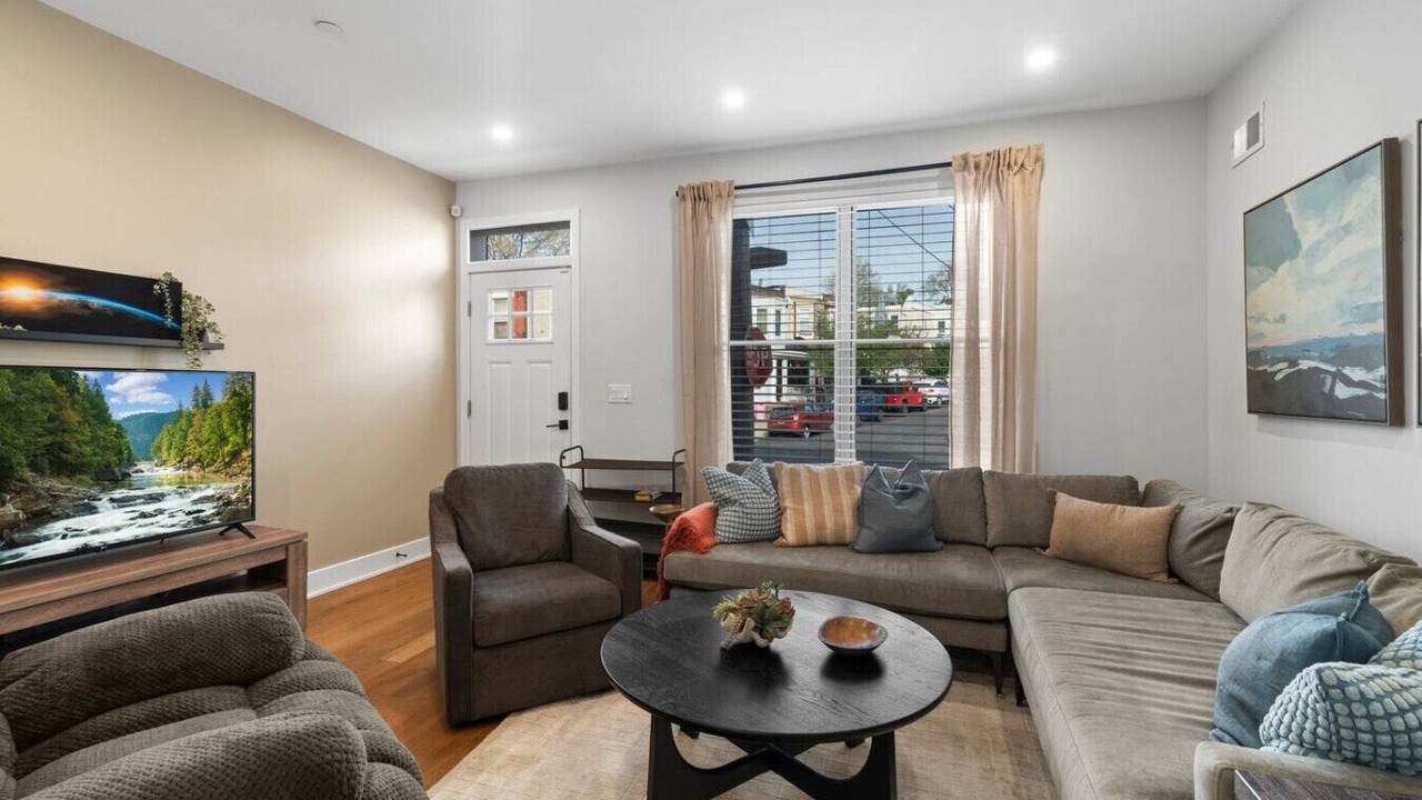 Photo of Livingroom in East Falls