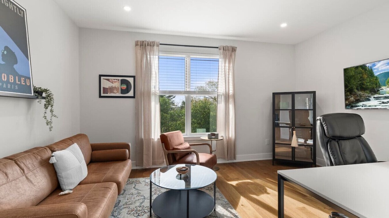 Photo of Livingroom in East Falls