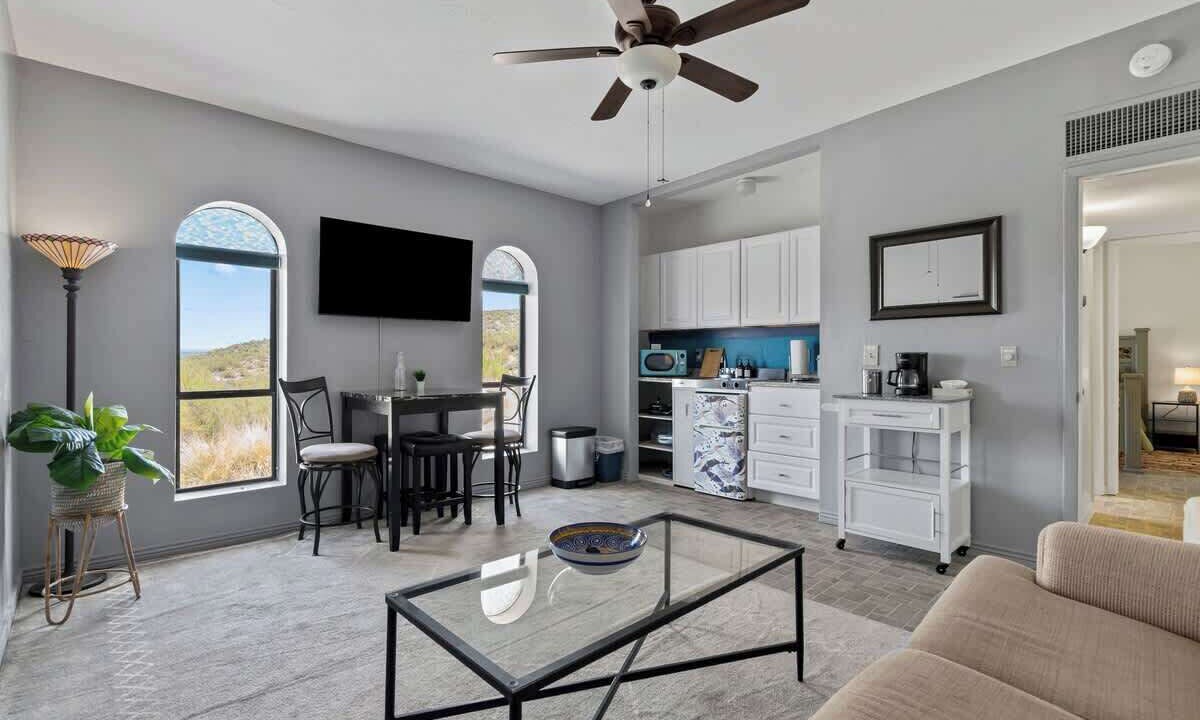 Photo of Livingroom in Oro Valley