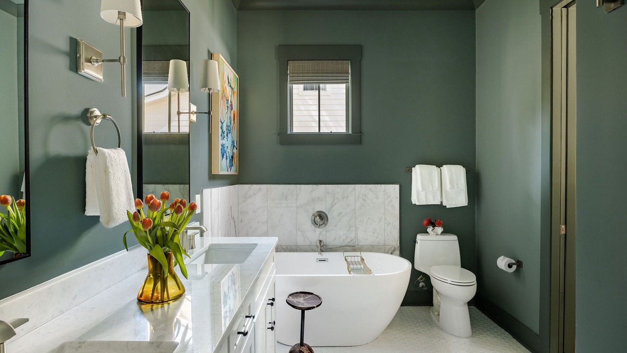 Photo of Bathroom in Thunderbolt