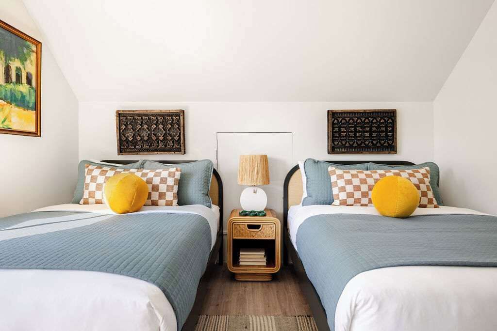 Photo of Others in Thunderbolt