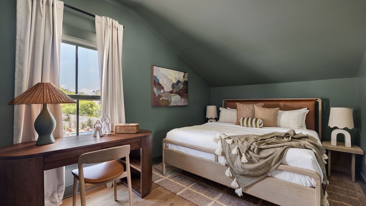 Photo of Others in Thunderbolt