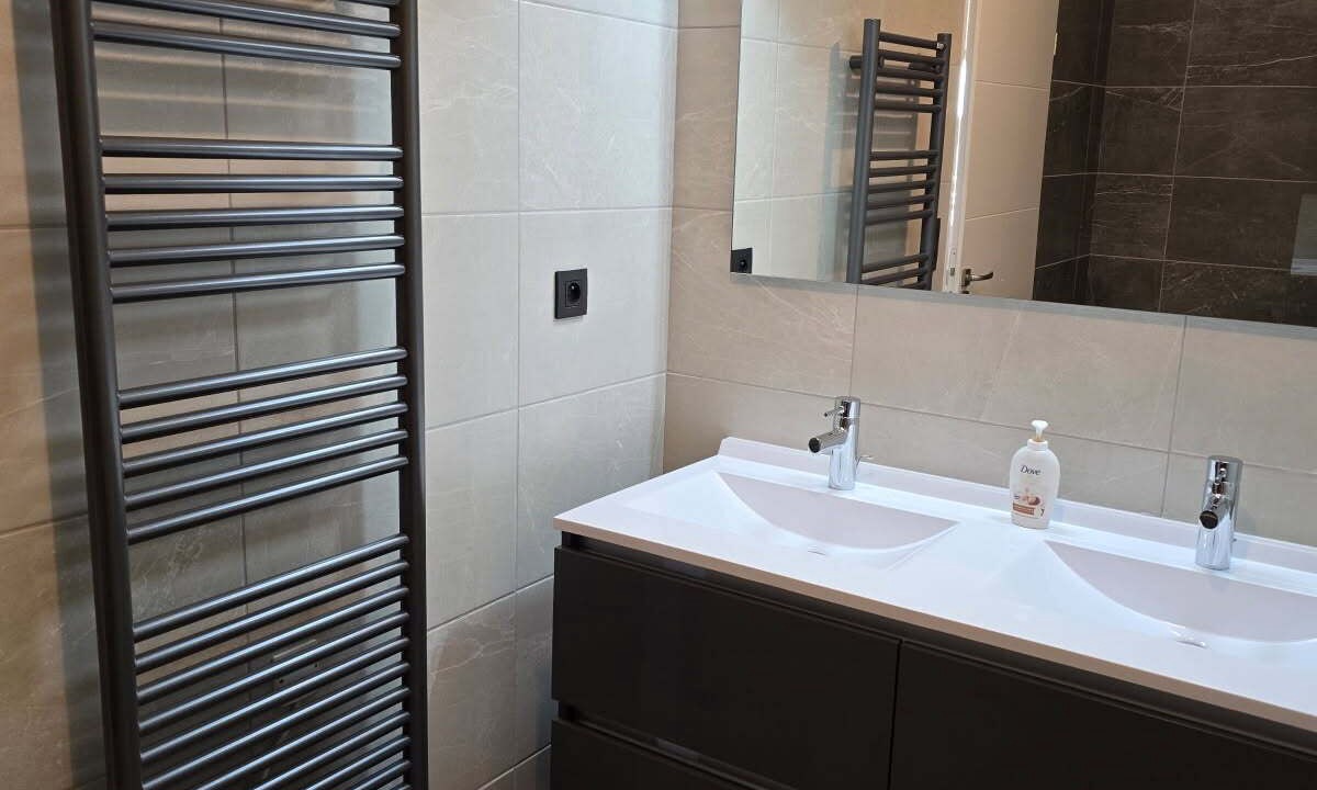 Photo of Bathroom in Aiguerelles