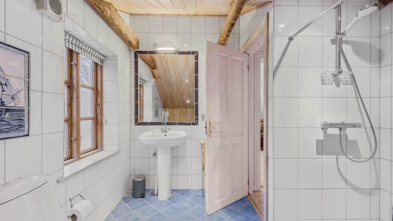 Photo of Bathroom in Busene