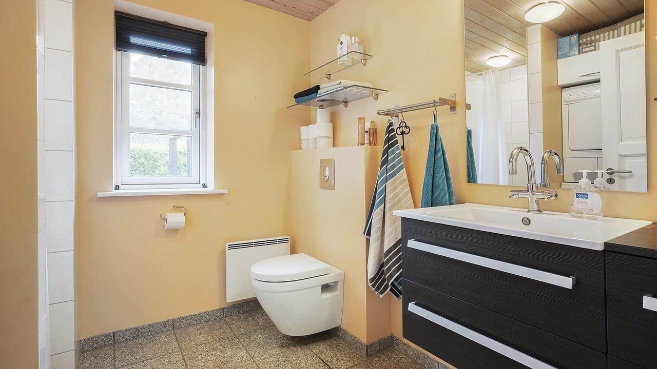 Photo of Bathroom in Beder Malling