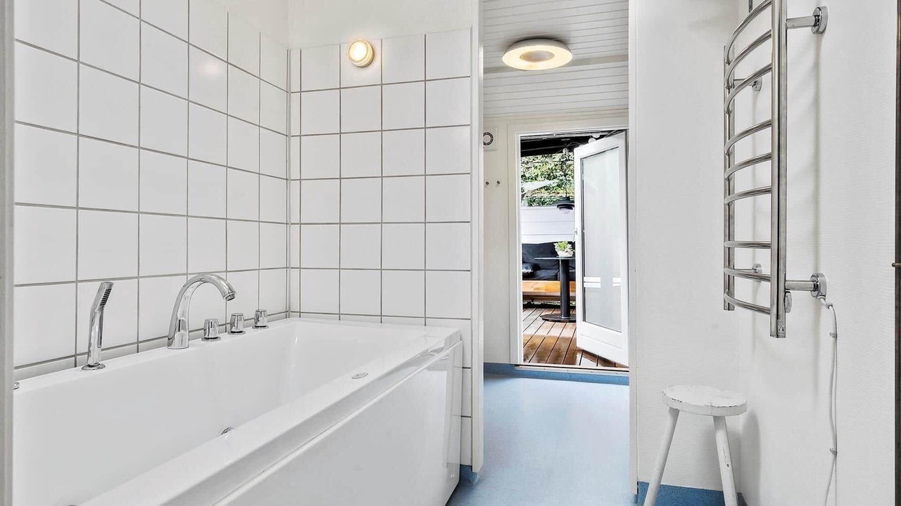 Photo of Bathroom in Beder Malling