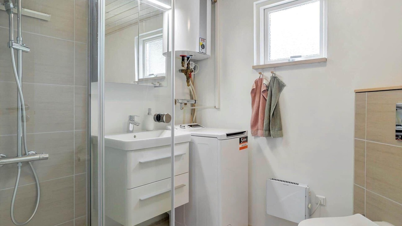 Photo of Bathroom in Beder Malling