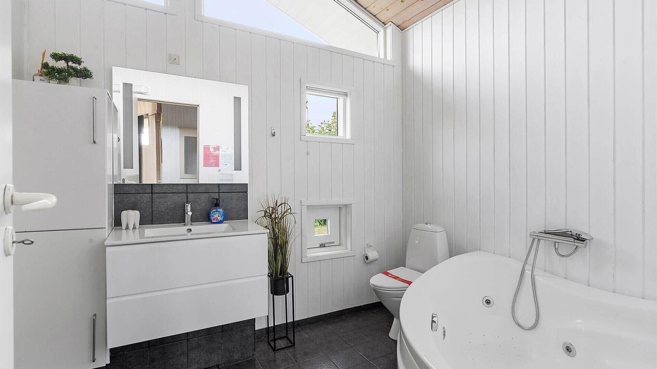 Photo of Bathroom in Pøt Strandby