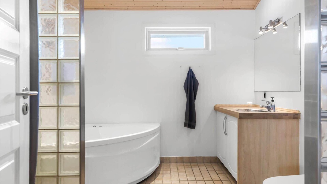 Photo of Bathroom in Hou