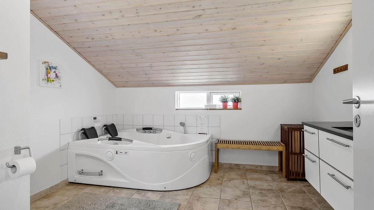 Photo of Bathroom in Asaa