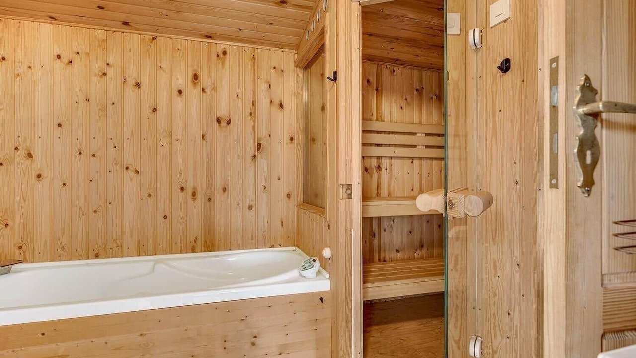 Photo of Bathroom in Beder Malling