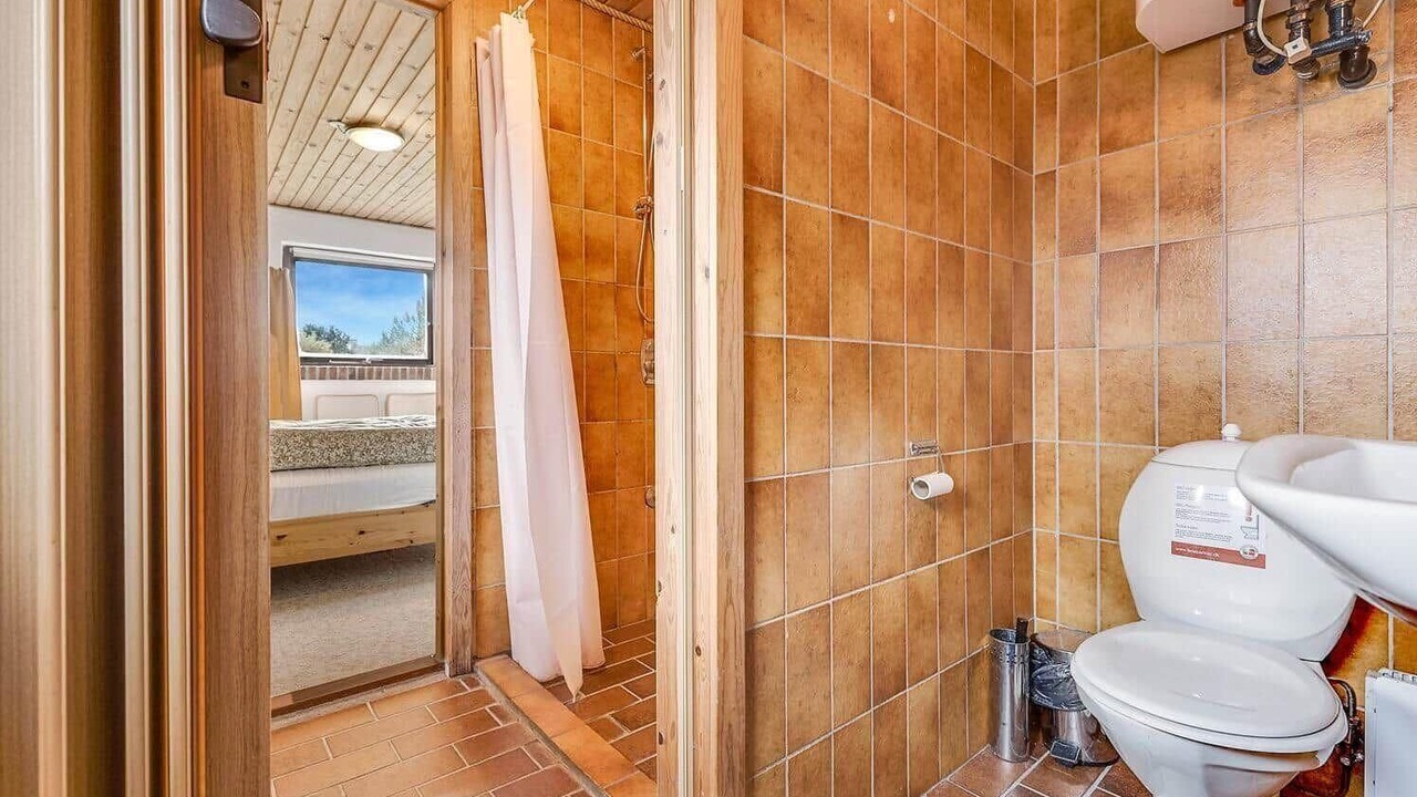 Photo of Bathroom in Beder Malling