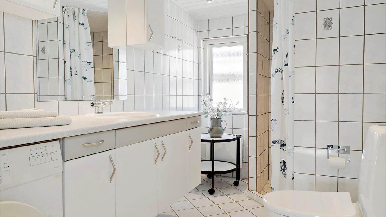 Photo of Bathroom in Beder Malling