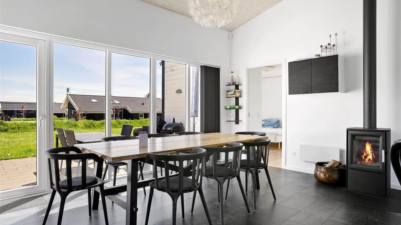 Photo of Others in Hou