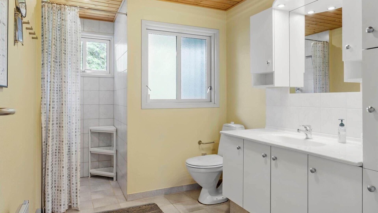 Photo of Bathroom in Hou