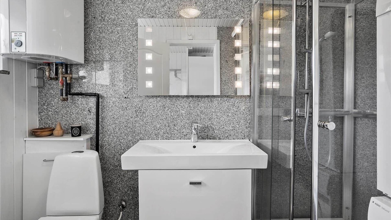 Photo of Bathroom in Beder Malling