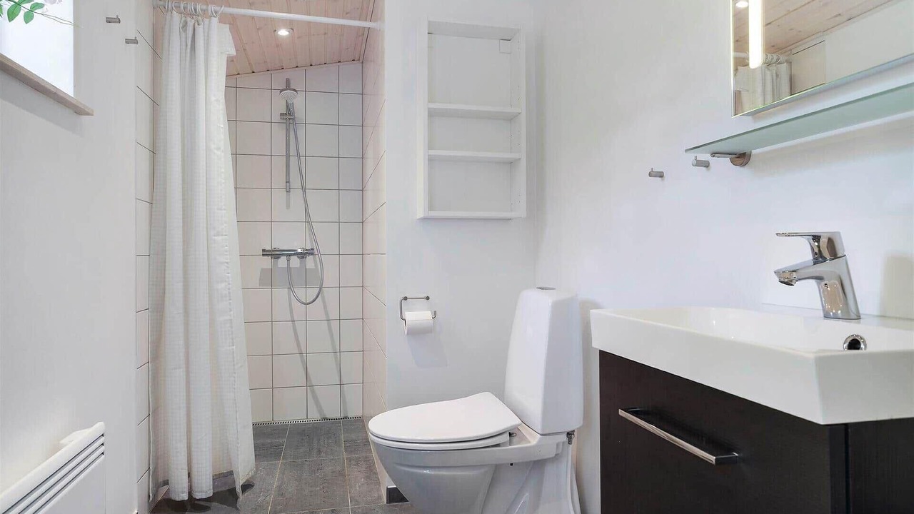 Photo of Bathroom in Beder Malling