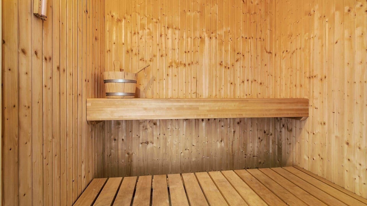 Photo of Others in Hou