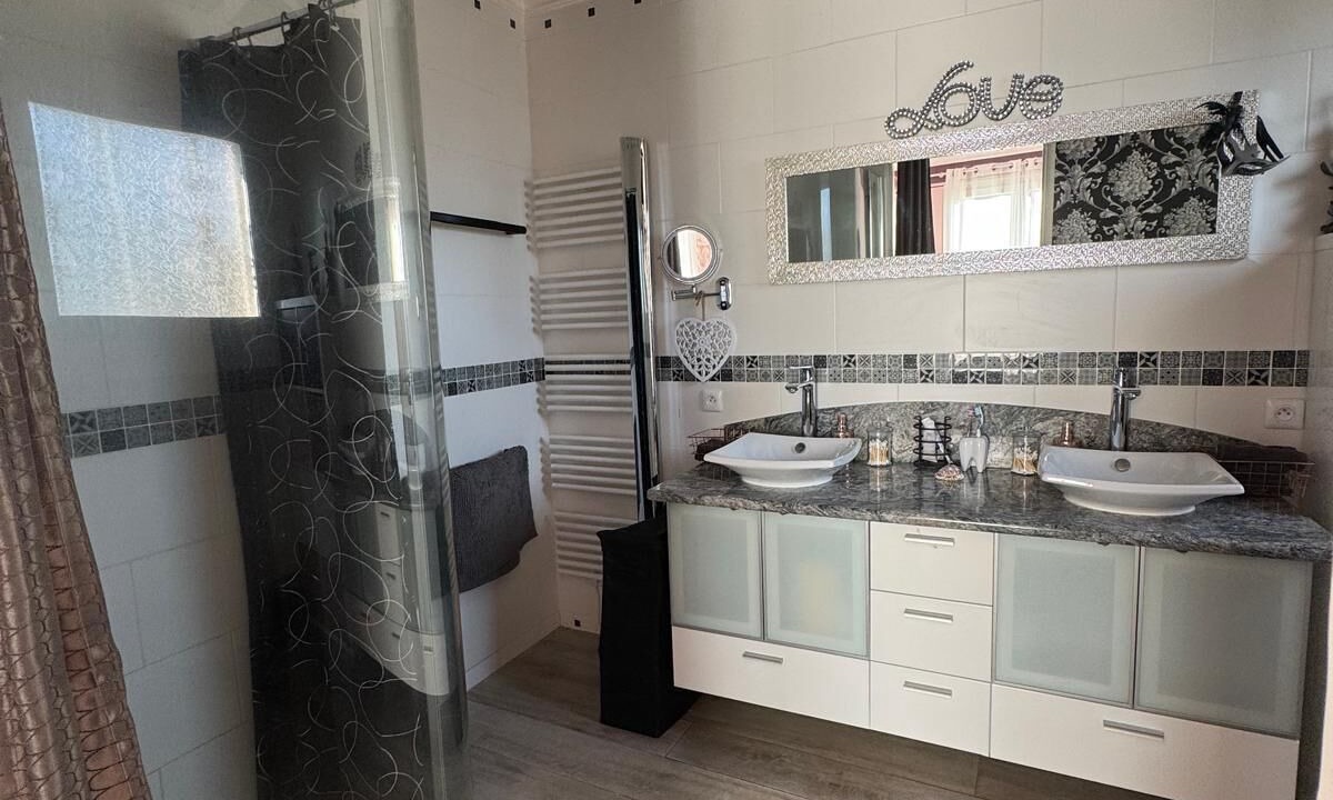 Photo of Bathroom in Puimisson