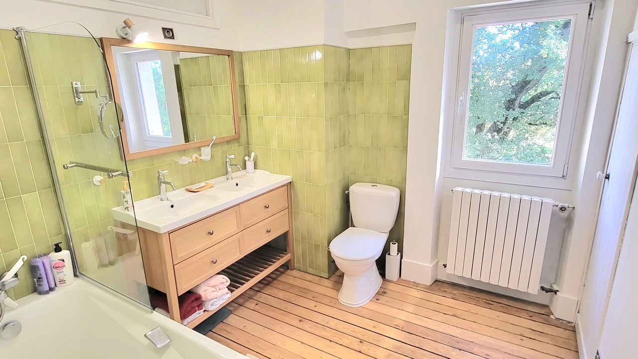 Photo of Bathroom in Clermont-le-Fort