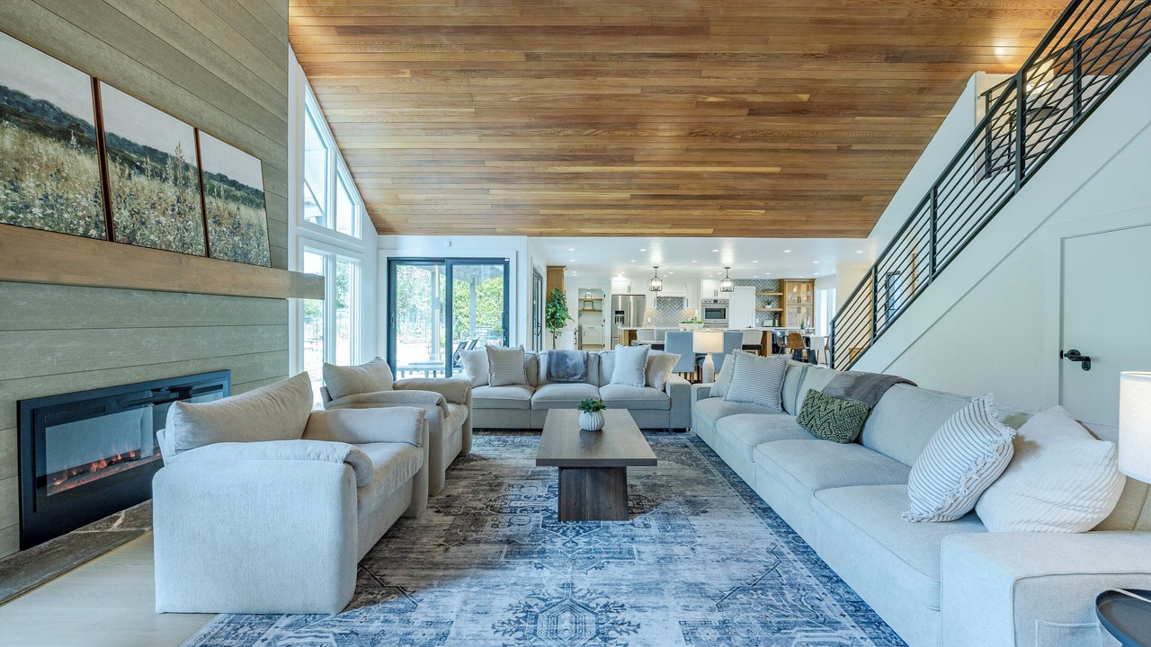 Photo of Livingroom in Cal Young