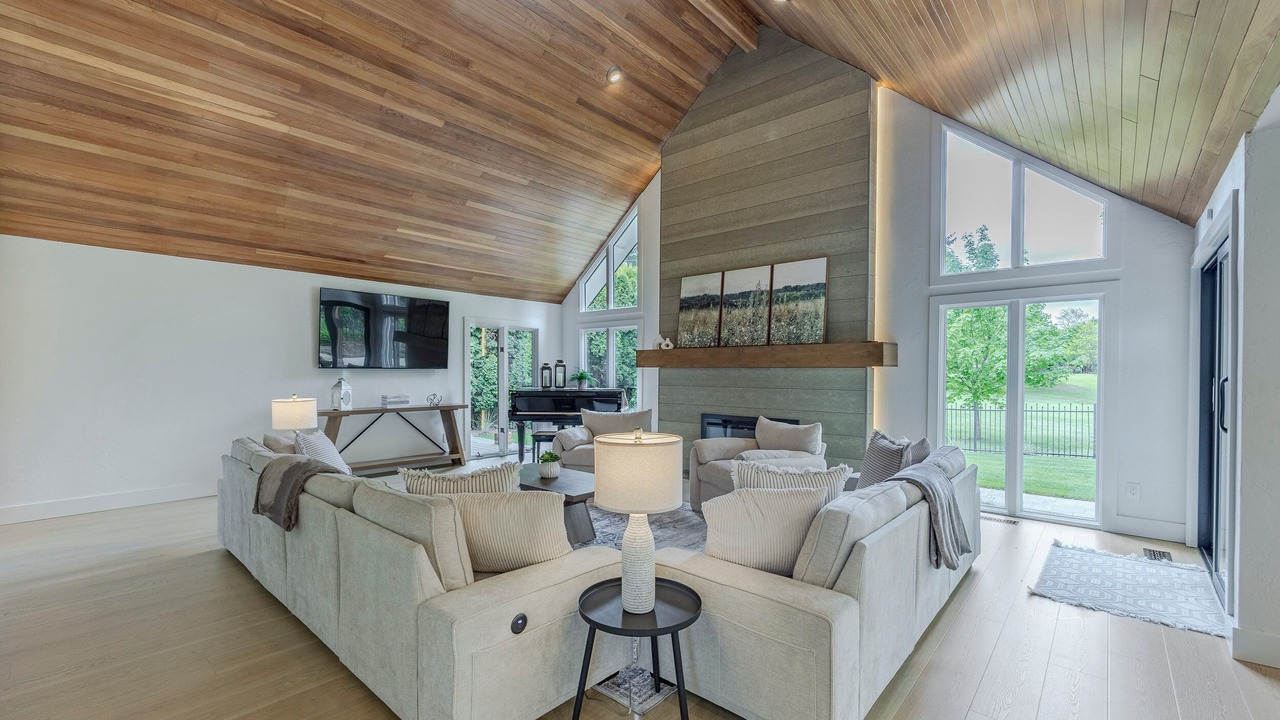 Photo of Livingroom in Cal Young