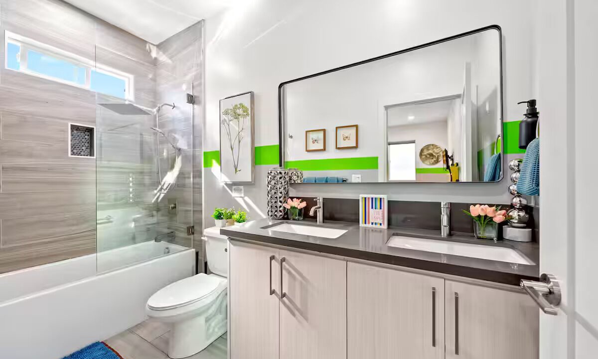 Photo of Bathroom in NoHo Arts District
