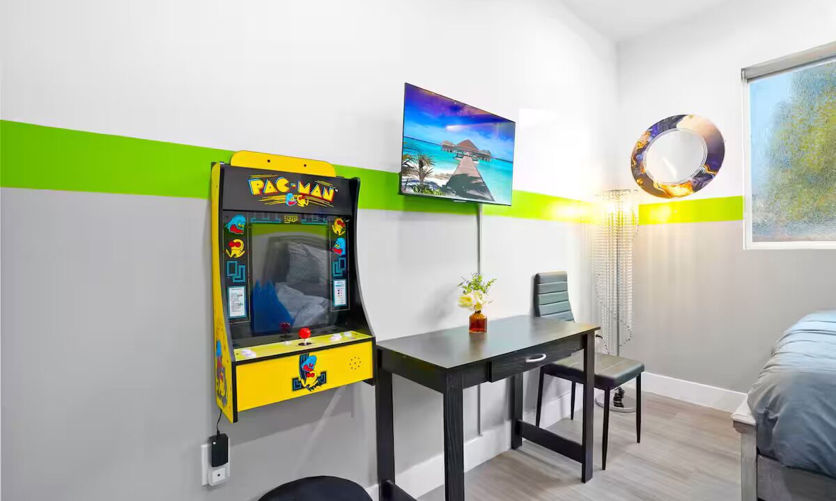 Photo of Bedroom in NoHo Arts District