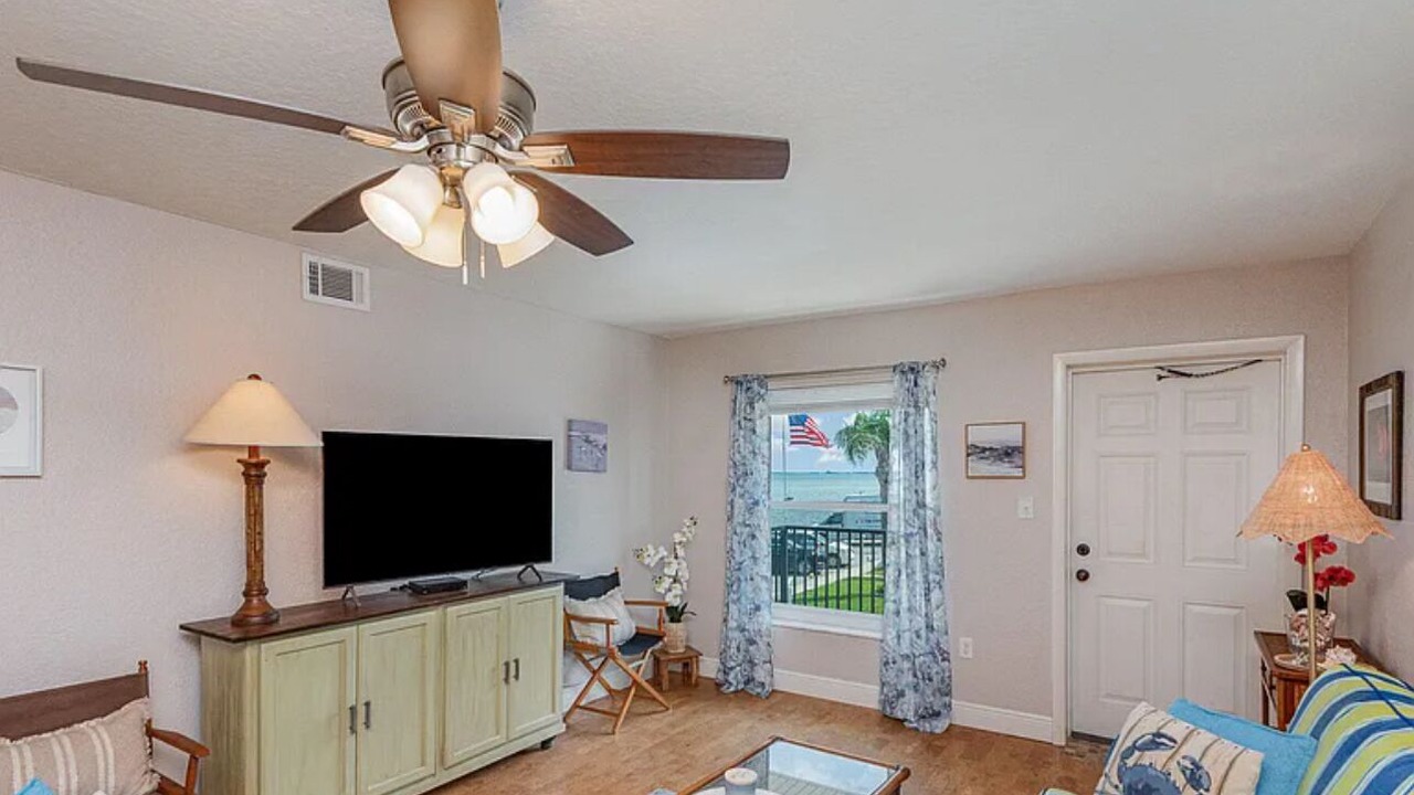 Photo of Livingroom in Titusville