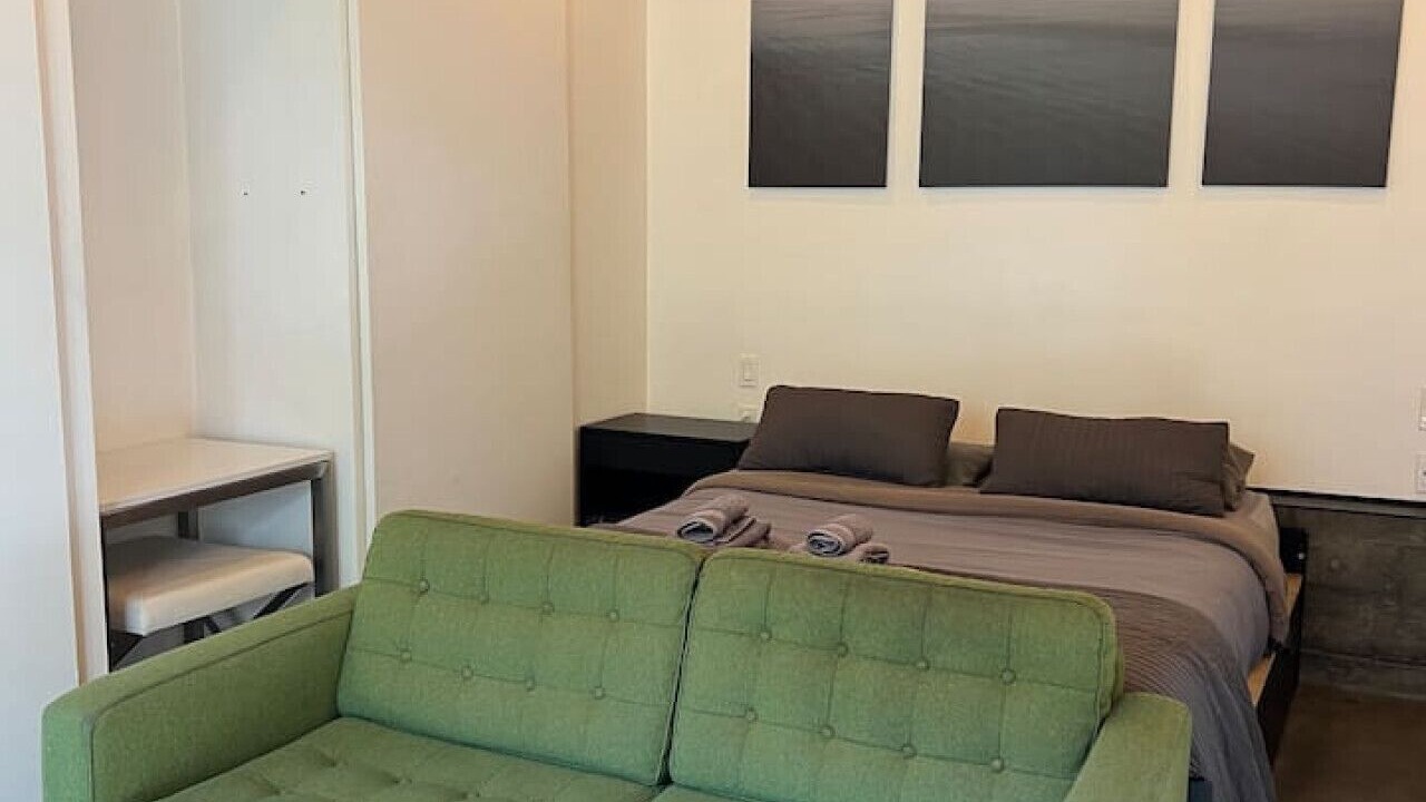 Photo of Bedroom in Piedmont Avenue