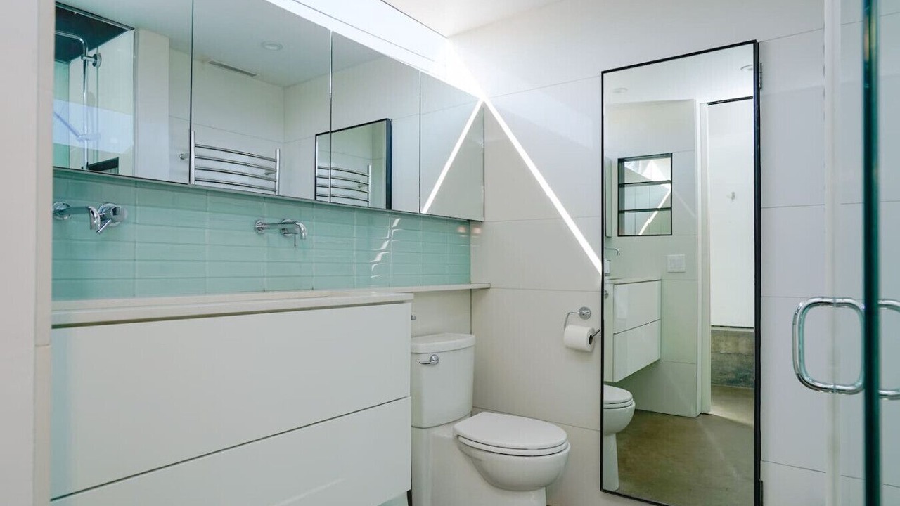 Photo of Bathroom in Piedmont Avenue