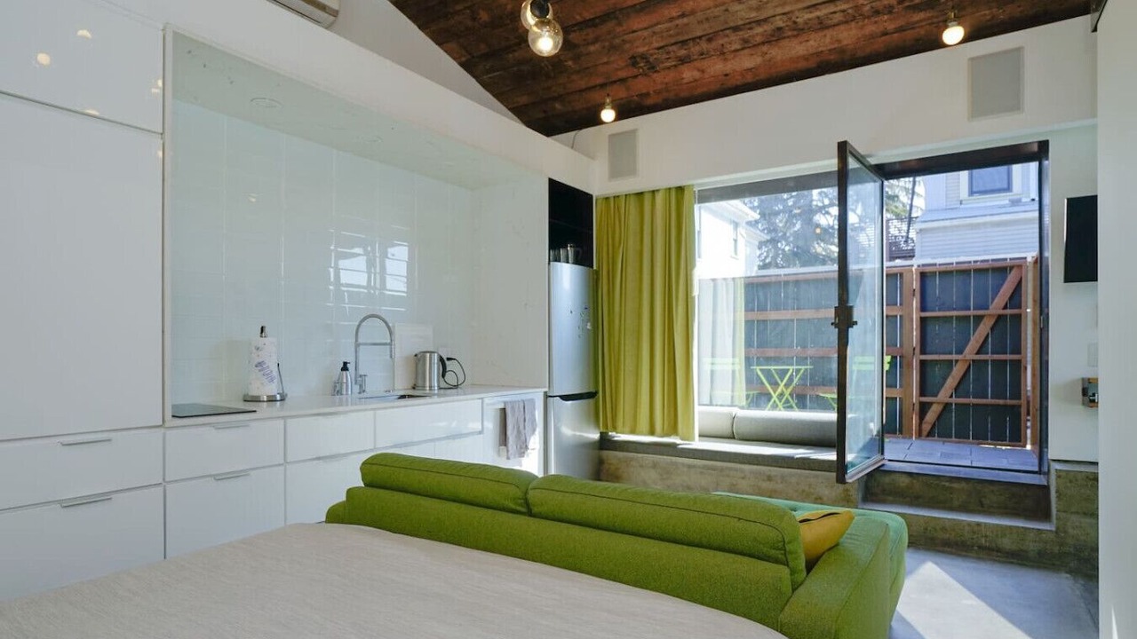 Photo of Bedroom in Piedmont Avenue