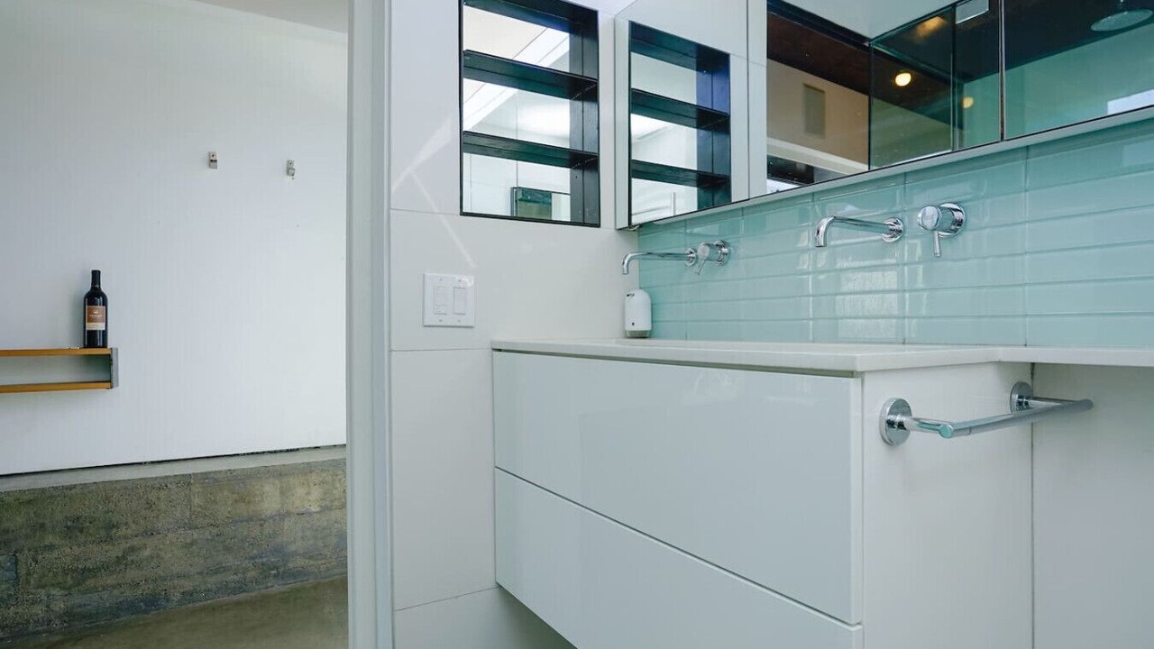 Photo of Bathroom in Piedmont Avenue