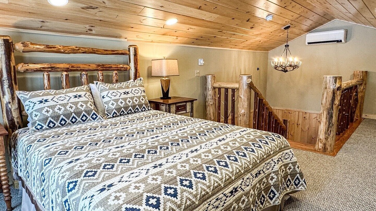 Photo of Bedroom in Inlet