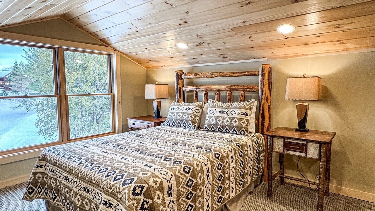 Photo of Bedroom in Inlet