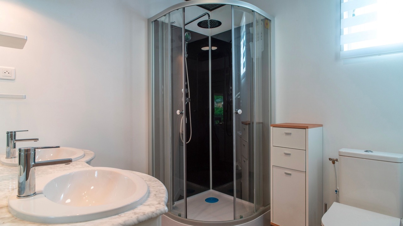 Photo of Bathroom in Penvins