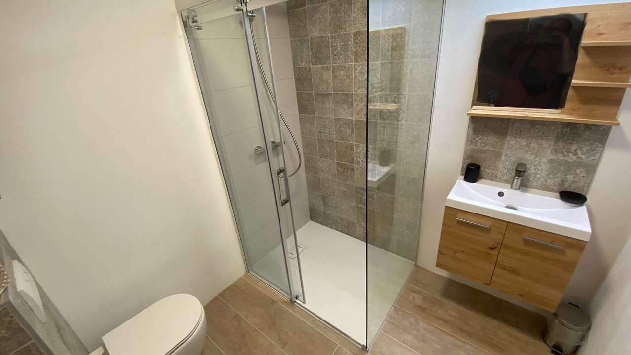 Photo of Bathroom in Ongles