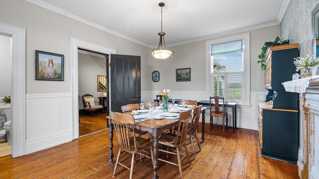 Photo of Livingroom in French River